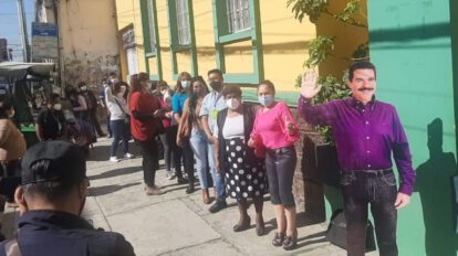 Manfred Reyes Villa ayuda a saldar deuda con el Estado
