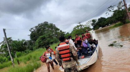 Evacuación de familias en Porvenir por la Armada Boliviana