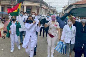 Personal de Salud en manifestación por el paro indefinido de médicos