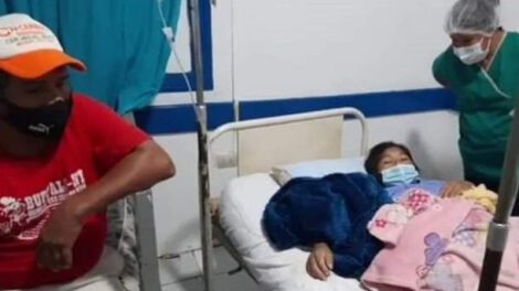 Mujer con Covid-19 da a luz a trillizos en Rurrenabaque
