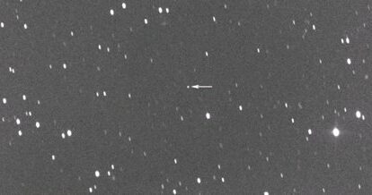 Asteroide Apophis acercándose a la Tierra