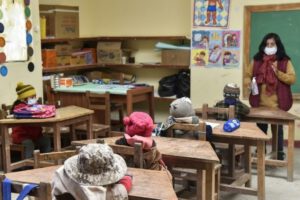 Bajas temperaturas en Machacamarca afectan el aprendizaje de niños
