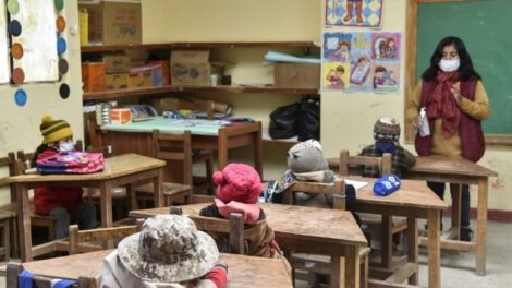 Bajas temperaturas en Machacamarca afectan el aprendizaje de niños