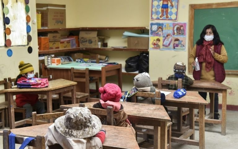 Bajas temperaturas en Machacamarca afectan el aprendizaje de niños