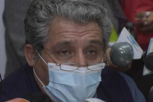 El presidente del Colegio Médico de Bolivia, Cleto Cáceres, habla sobre el paro del sector salud