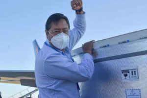 Luis Arce insta a médicos a suspender el paro y sumarse a la vacunación contra el Covid-19