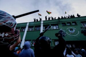 Motín Policial en Bolivia relacionado con Luis Fernando Camacho