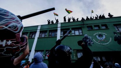 Motín Policial en Bolivia relacionado con Luis Fernando Camacho