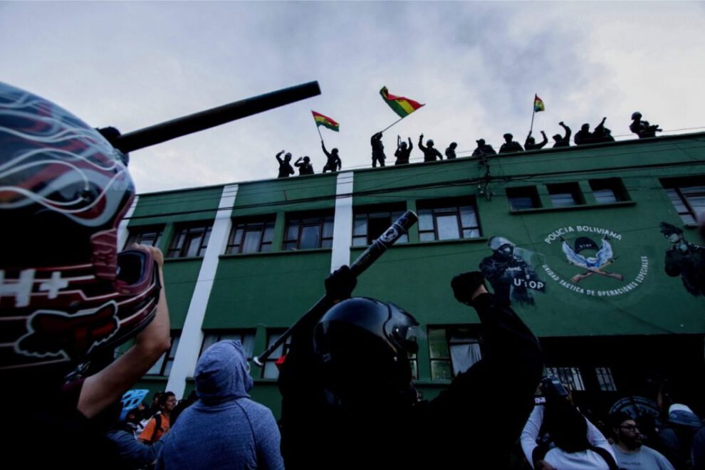 Motín Policial en Bolivia relacionado con Luis Fernando Camacho