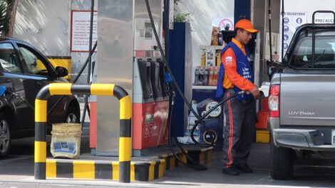 Ecuador alza precio combustible