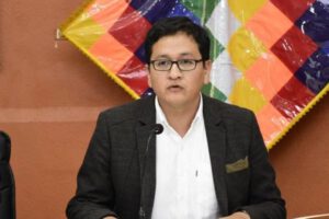 Viceministro Terrazas denuncia presiones internas para que trabajadores de salud acaten el paro