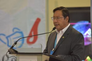 El Presidente del Estado, Luis Arce anuncia la llegada del segundo lote de 100 mil dosis de la vacuna Sinopharm