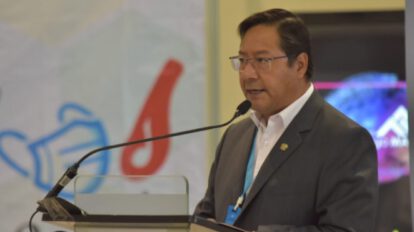 El Presidente del Estado, Luis Arce anuncia la llegada del segundo lote de 100 mil dosis de la vacuna Sinopharm