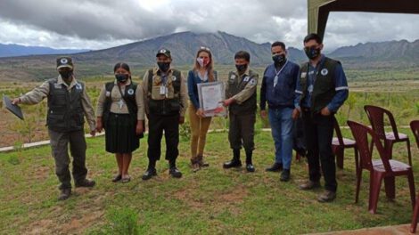 Entrega del certificado de destino turístico bioseguro en Parque Torotoro