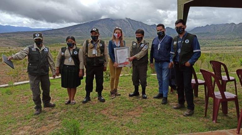 Entrega del certificado de destino turístico bioseguro en Parque Torotoro