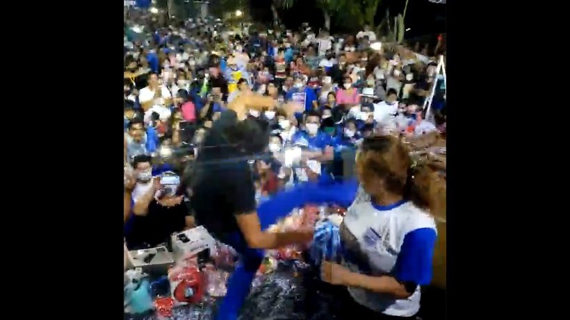 Mario Cronembold lesión al bailar caporal en acto político