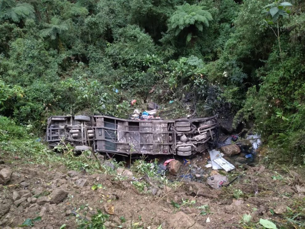 Accidente de bus en Cañadón