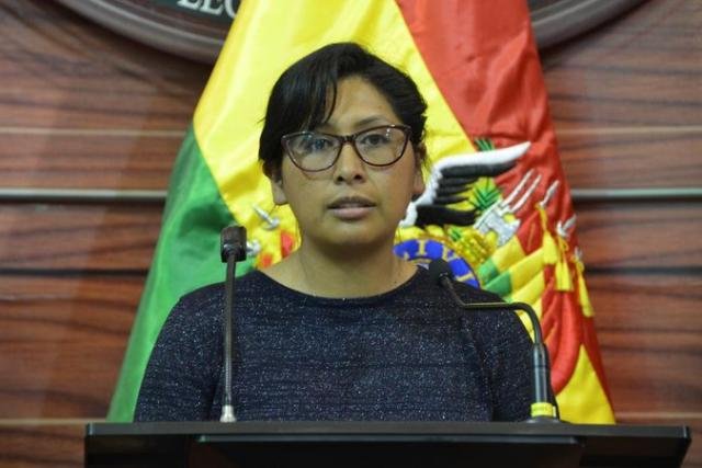 Eva Copa desmiente financiamiento por la embajada de EE.UU.