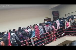 Quiebre de baranda UPEA ocasiona varios muertos y heridos