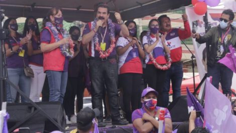 Manfred Reyes Villa pide calma y llama a cuidar el voto