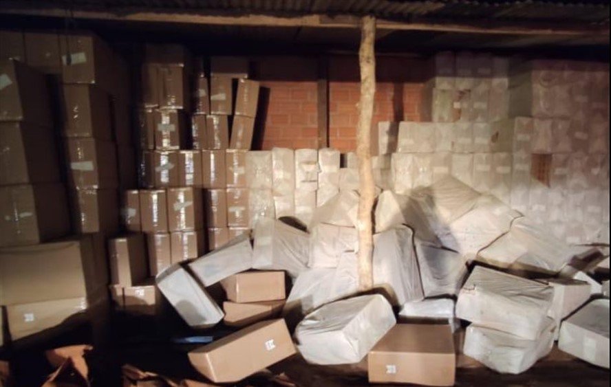 Carga de jabas de cigarrillos comisada por la Aduana Nacional