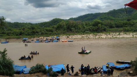 Desaparecen cuatro personas tras pincharse un bote artesanal en el río Bermejo