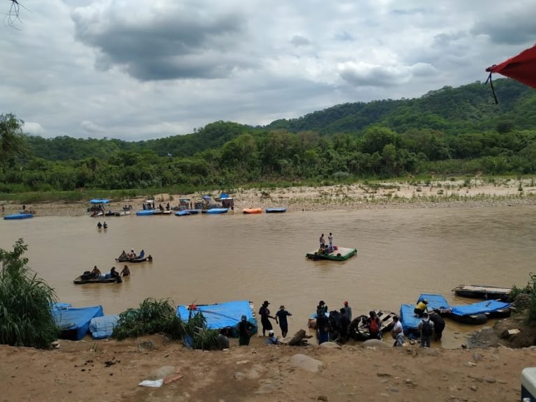 Desaparecen cuatro personas tras pincharse un bote artesanal en el río Bermejo