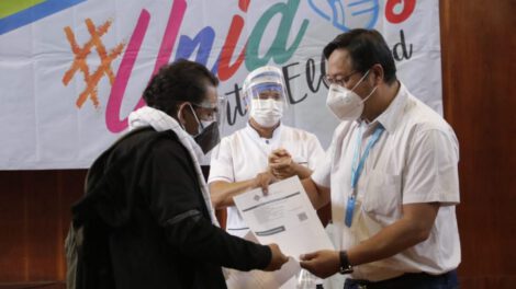 Campaña de vacunación liderada por Luis Arce en Cochabamba