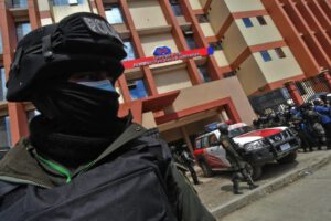 Tragedia en la UPEA por quiebre de baranda