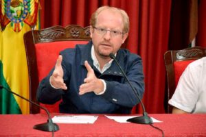 Gobernador de Tarija internado por posible caso de Covid-19