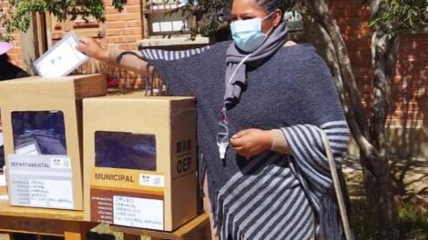 Paola Pinaya pide cuidar el voto de cada orureño