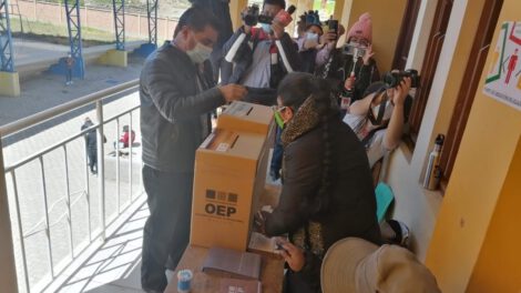 Jhonny Vedia candidato a la gobernación por el MAS