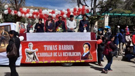 Colegios rinden homenaje a la Revolución del 6 de Octubre de 1810