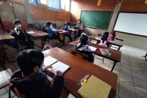 Clases semipresenciales en Cochabamba