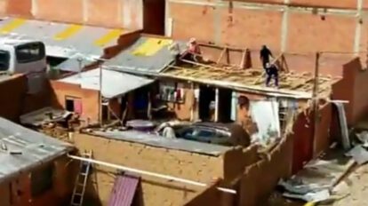 Reconstrucción de viviendas afectadas por vientos en El Alto