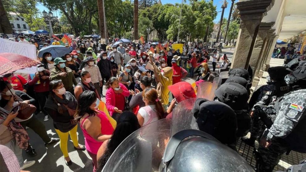 Protesta contra Leyes en la Alcaldía de Cochabamba