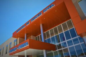 Mujer apuñala a su pareja y huye con uno de sus hijos
