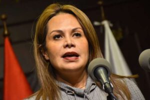 Roxana Lizárraga solicita refugio político en Perú