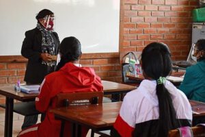 Clases semipresenciales en Cochabamba
