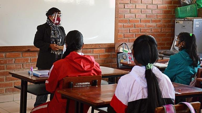 Clases semipresenciales en Cochabamba