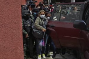 Jeanine Añez con presión alta y medicación