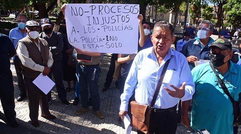 Estado de emergencia policías por abuso de poder del gobierno