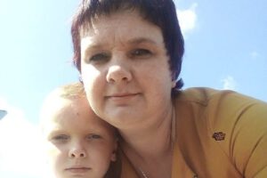 Niño muere quemado por su madre