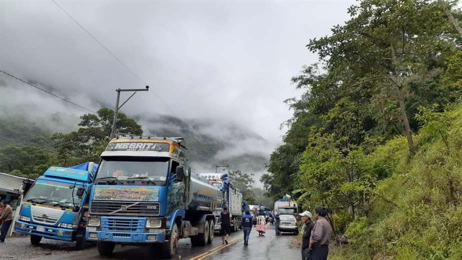 Enfrentamientos entre transportistas y cocaleros en Yolosita