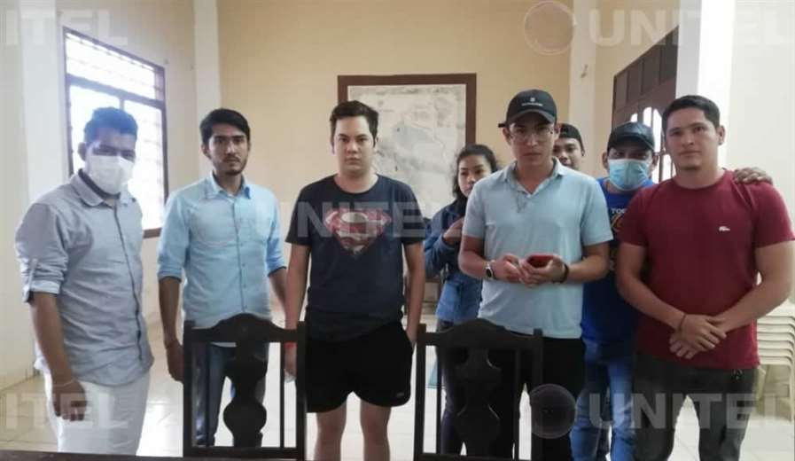 Yerko Núñez y su hijo Antonio en el Comité Cívico de Beni