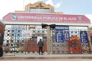 Danny César Jaño, estudiante de la UPEA, se recupera tras accidente