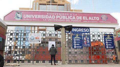 Danny César Jaño, estudiante de la UPEA, se recupera tras accidente