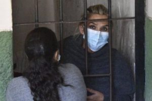 Jeanine Áñez autorizada para ser trasladada a clínica