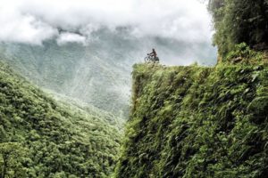 Muere ciclista orureño en el Camino de la Muerte