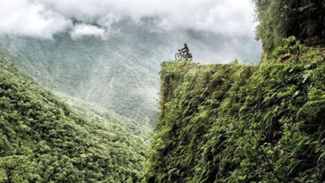 Muere ciclista orureño en el Camino de la Muerte